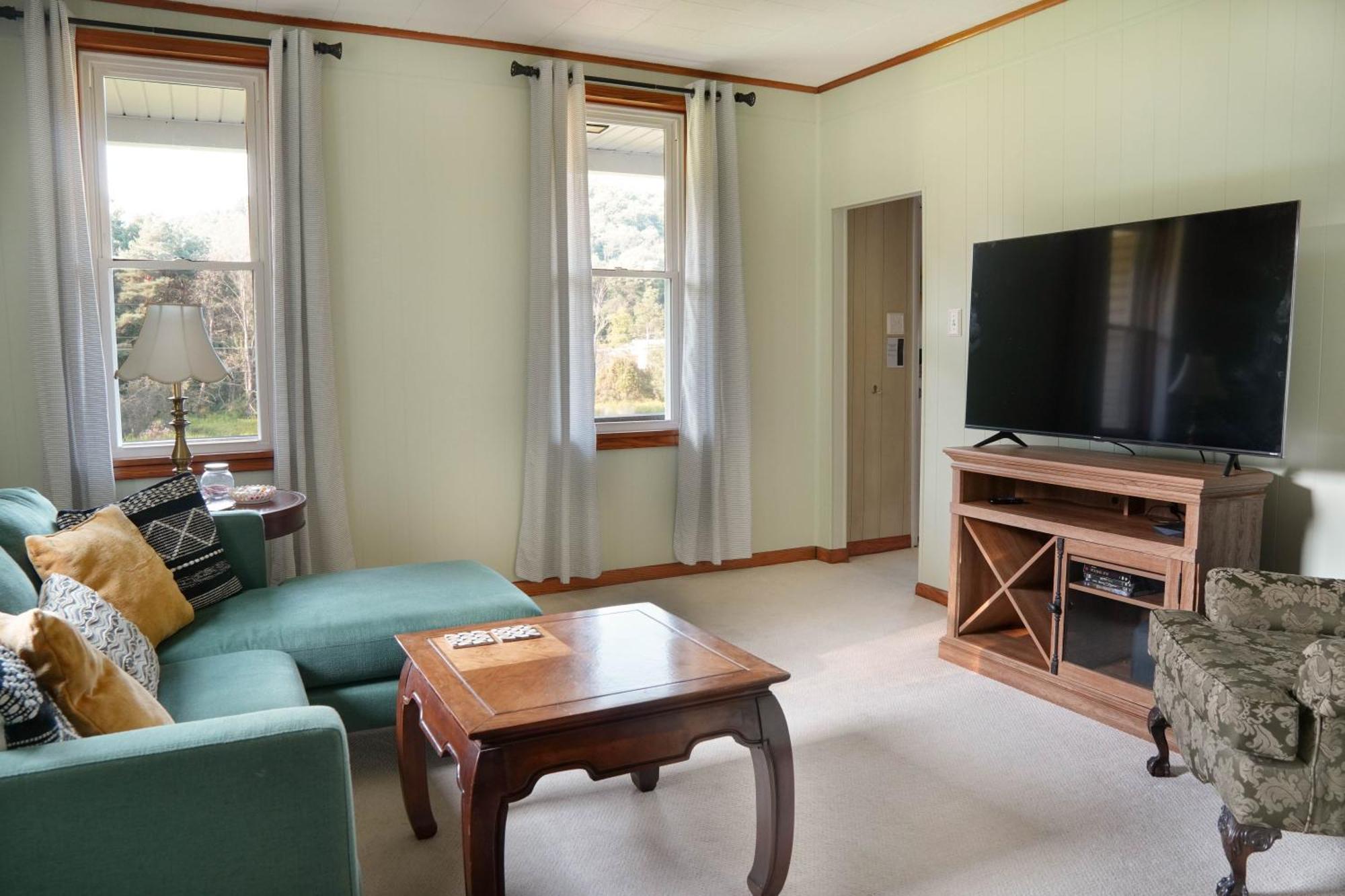 Peaceful Retreat In The Woods 3 Bedroom King Bed Holiday home *